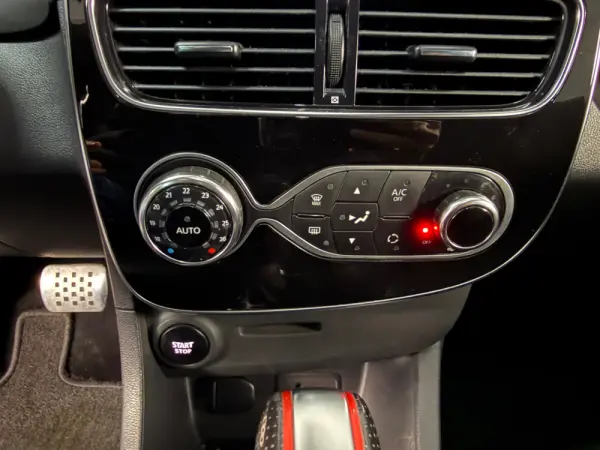 Renault Clio 1.6 T RS Trophy EDC 9
