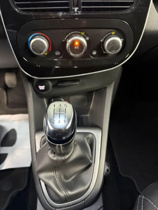 Renault Clio 0.9 TCE Limited 15