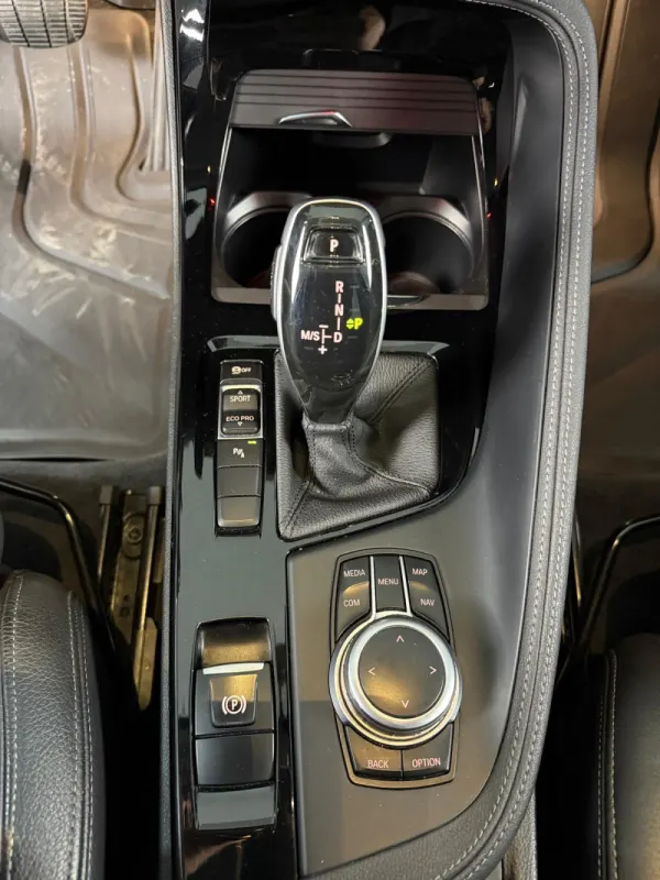 BMW X1 16 d sDrive Auto xLine 12