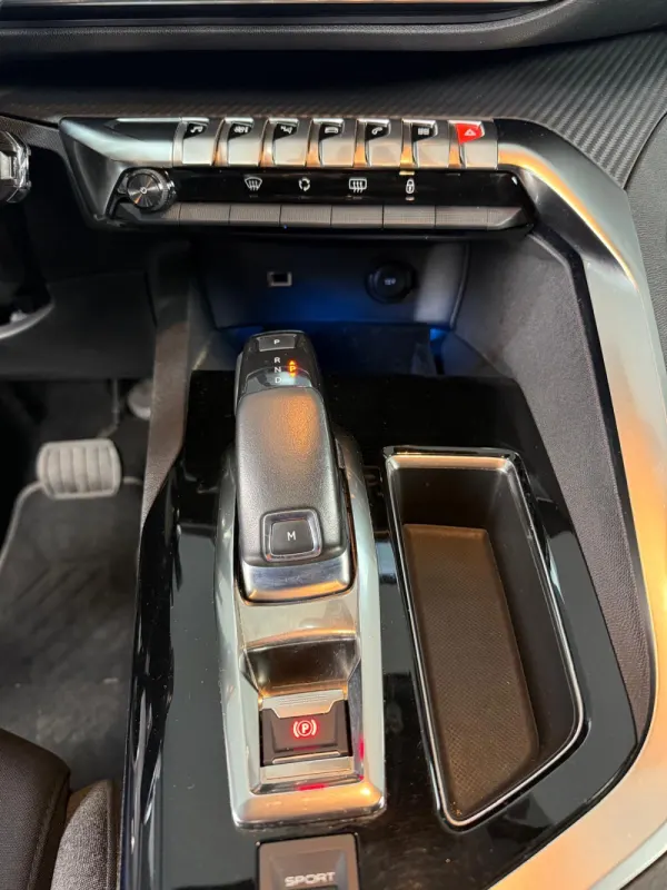Peugeot 3008 1.2 PureTech Allure EAT8 9