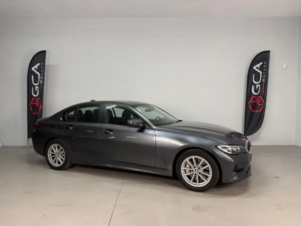 BMW 330 e iPerformance Advantage 2