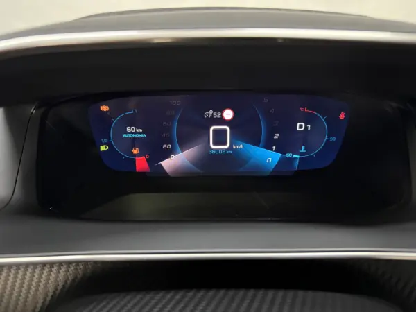 Peugeot 2008 PureTech 130 EAT8 Allure 6