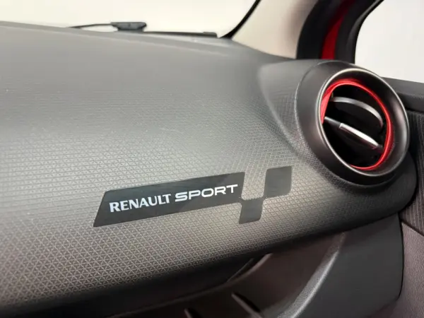 Renault Clio 1.6 T RS Trophy EDC 12