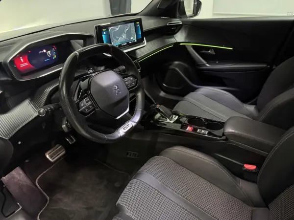 Peugeot 2008 1.2 PureTech GT Line EAT8 12
