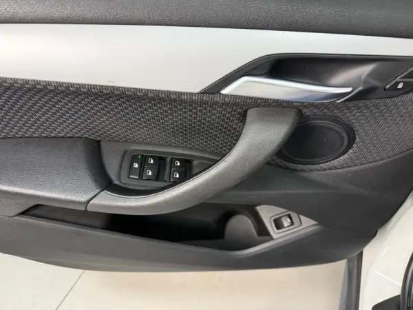 BMW X1 18 d sDrive 11