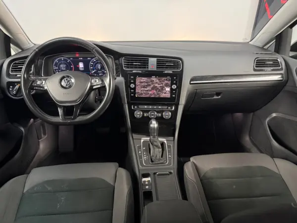 Volkswagen Golf 1.6 TDI Highline DSG 17