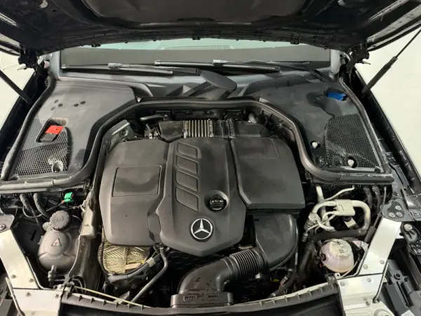 Mercedes-Benz E 300 de 4Matic 9G-TRONIC Avantgarde 23