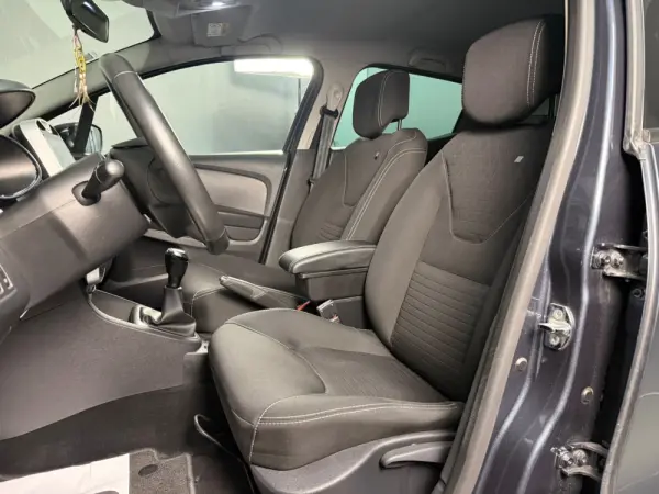 Renault Clio 0.9 TCE Limited 12