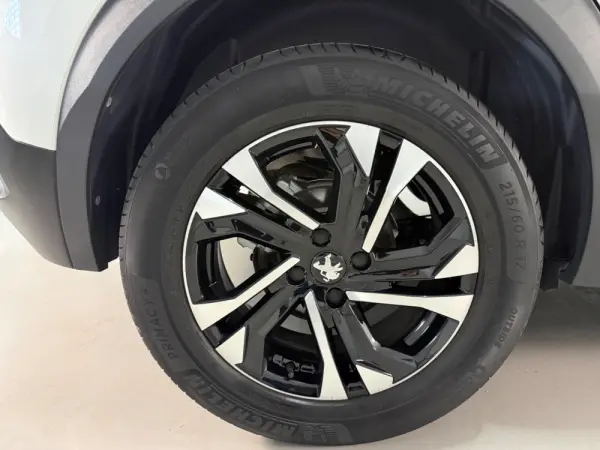 Peugeot 2008 PureTech 130 EAT8 Allure 18