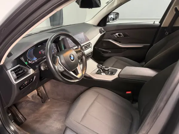 BMW 330 e iPerformance Advantage 17