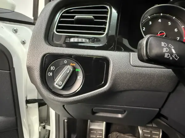 Volkswagen Golf GTI (BlueMotion ) DSG 11