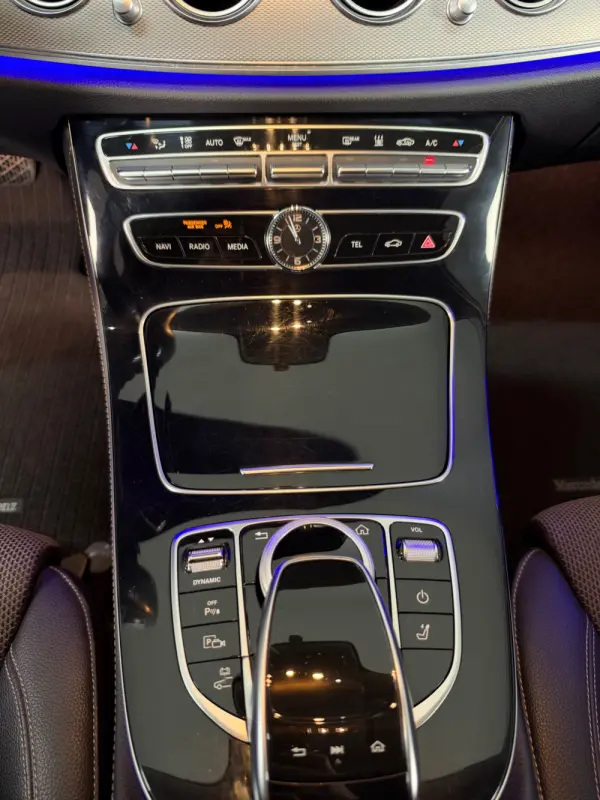 Mercedes-Benz E 300 de 4Matic 9G-TRONIC Avantgarde 11