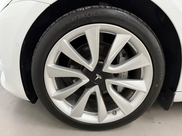 Tesla Model 3 Long Range Dual Motor AWD 19