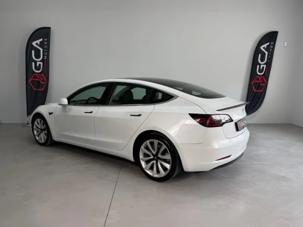 Tesla Model 3 Long Range Dual Motor AWD 3