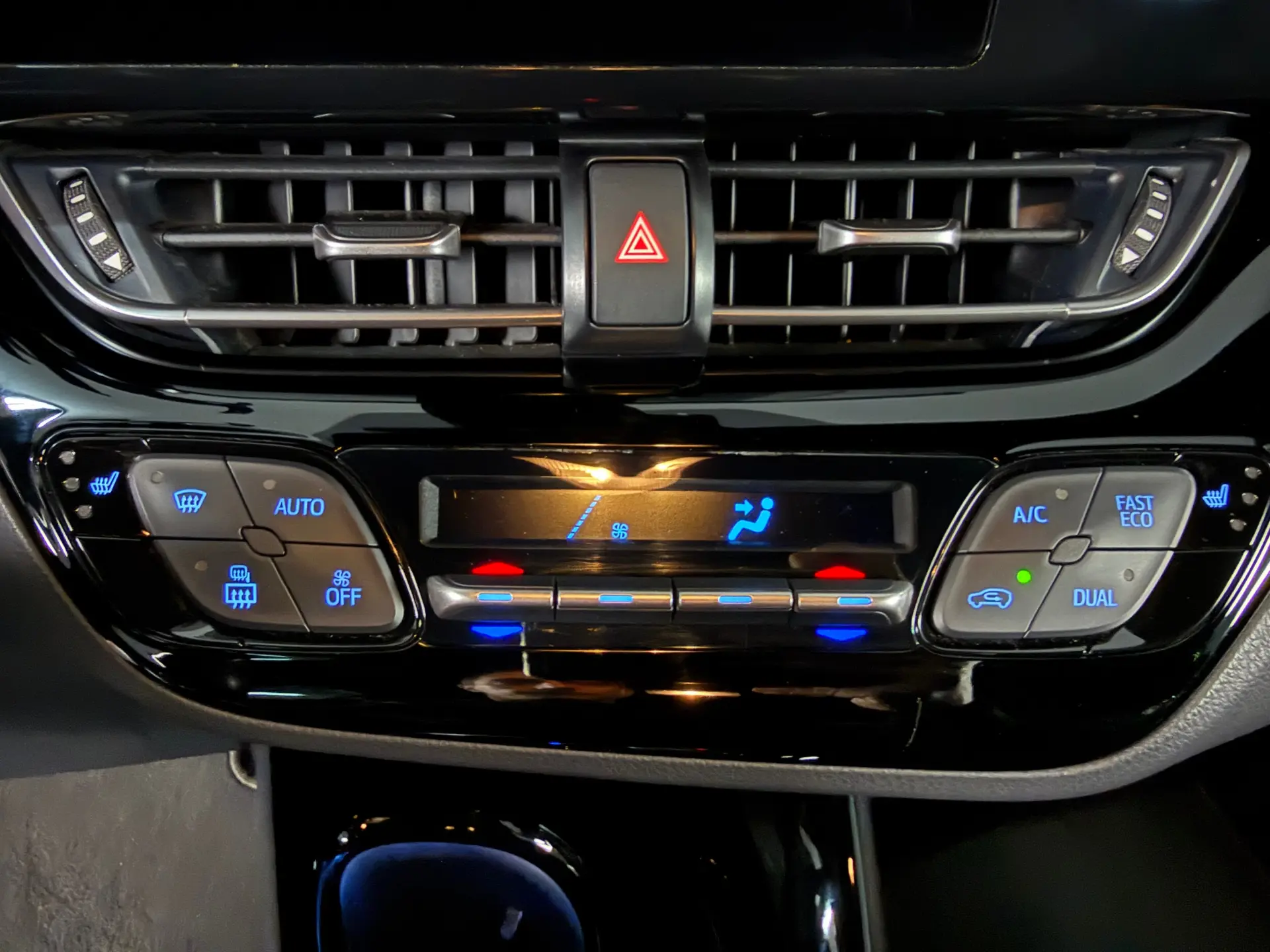 Toyota C-HR 2.0 Hybrid Square Collection 9