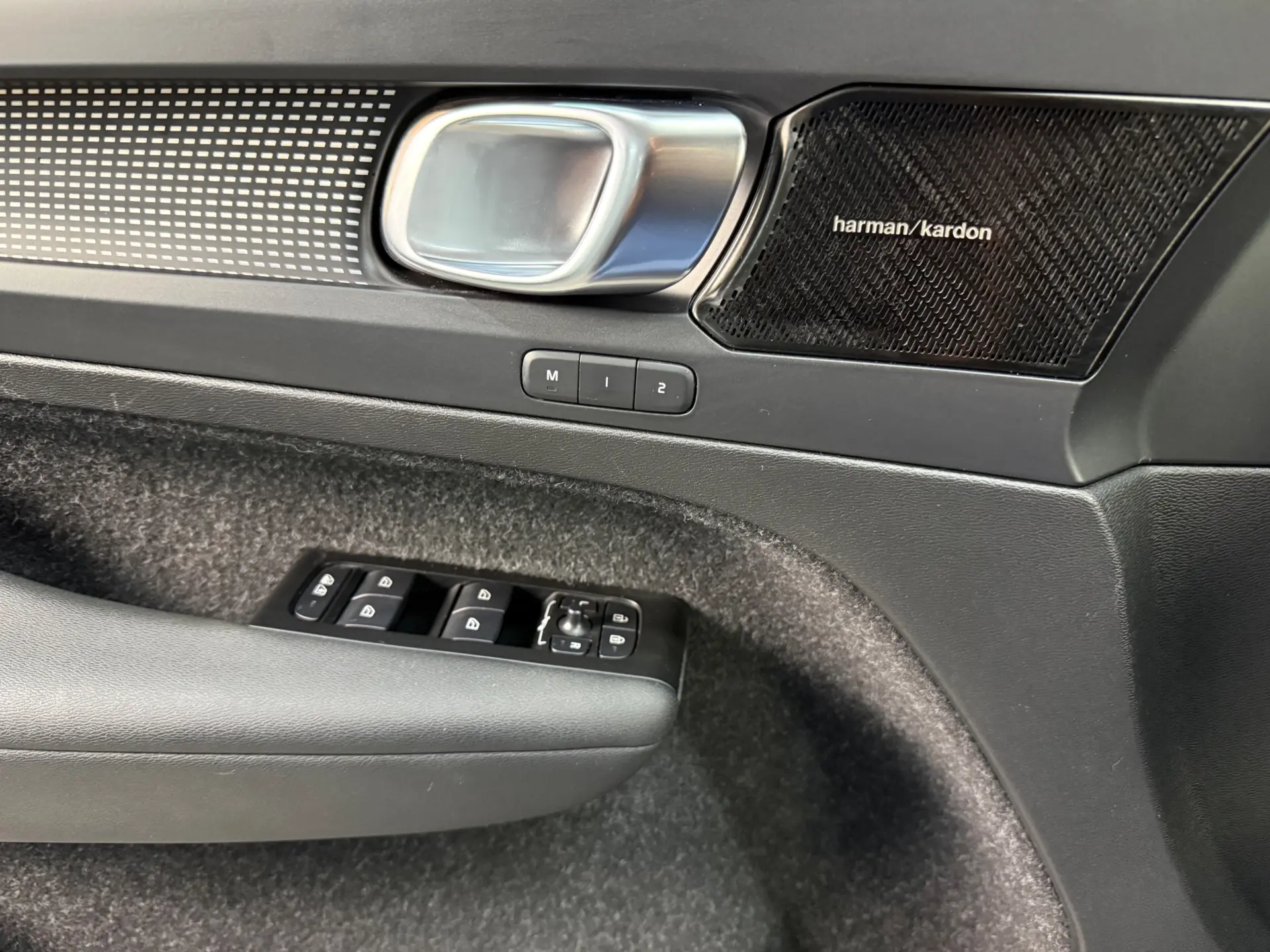 Volvo XC 40 P8 AWD Recharge RDesign 13