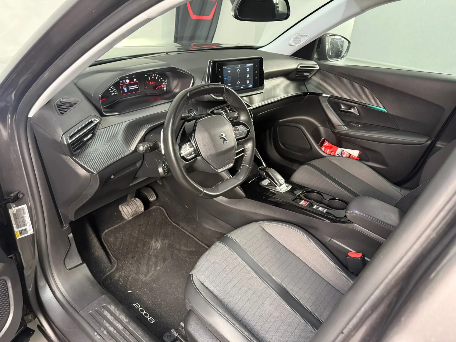 Peugeot 2008 1.5 BlueHDi Allure EAT8 12
