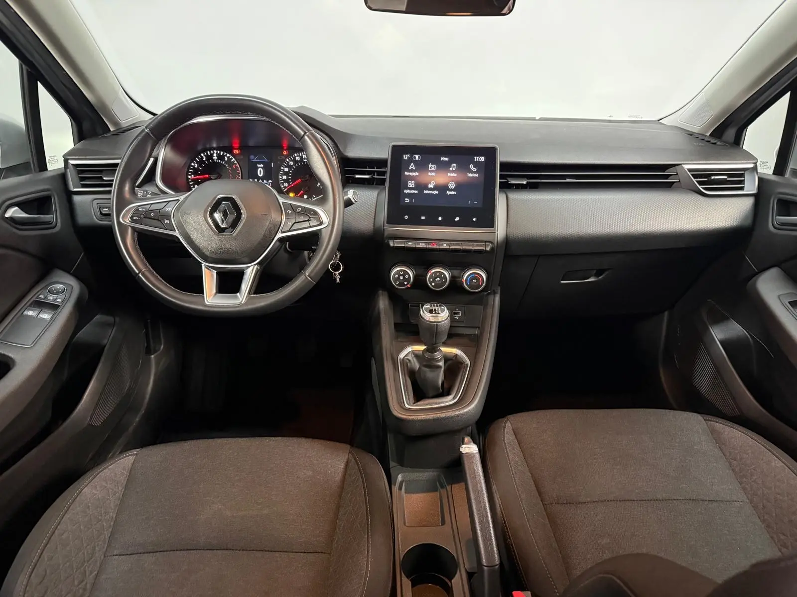 Renault Clio Outro 19