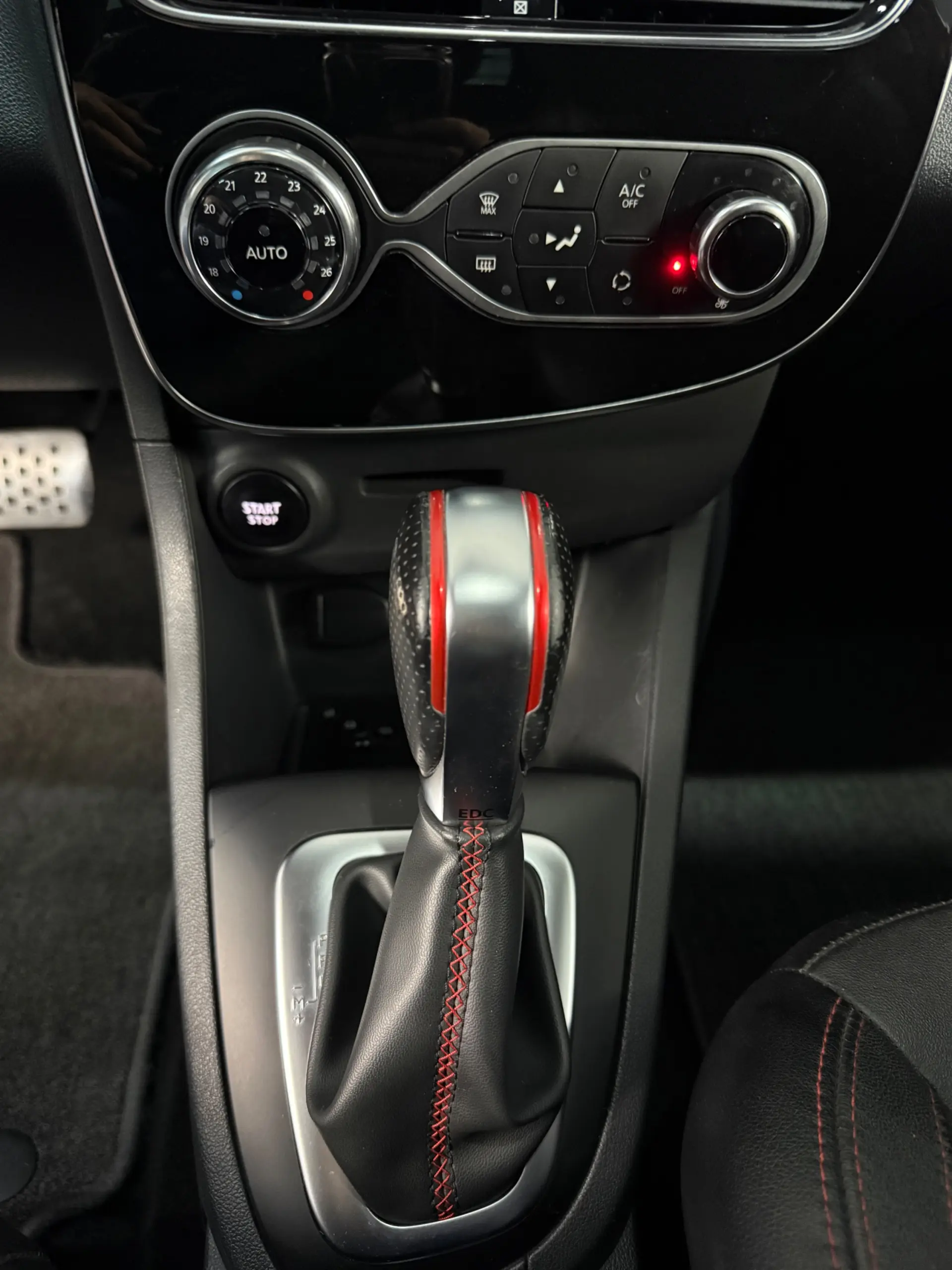 Renault Clio 1.6 T RS Trophy EDC 10