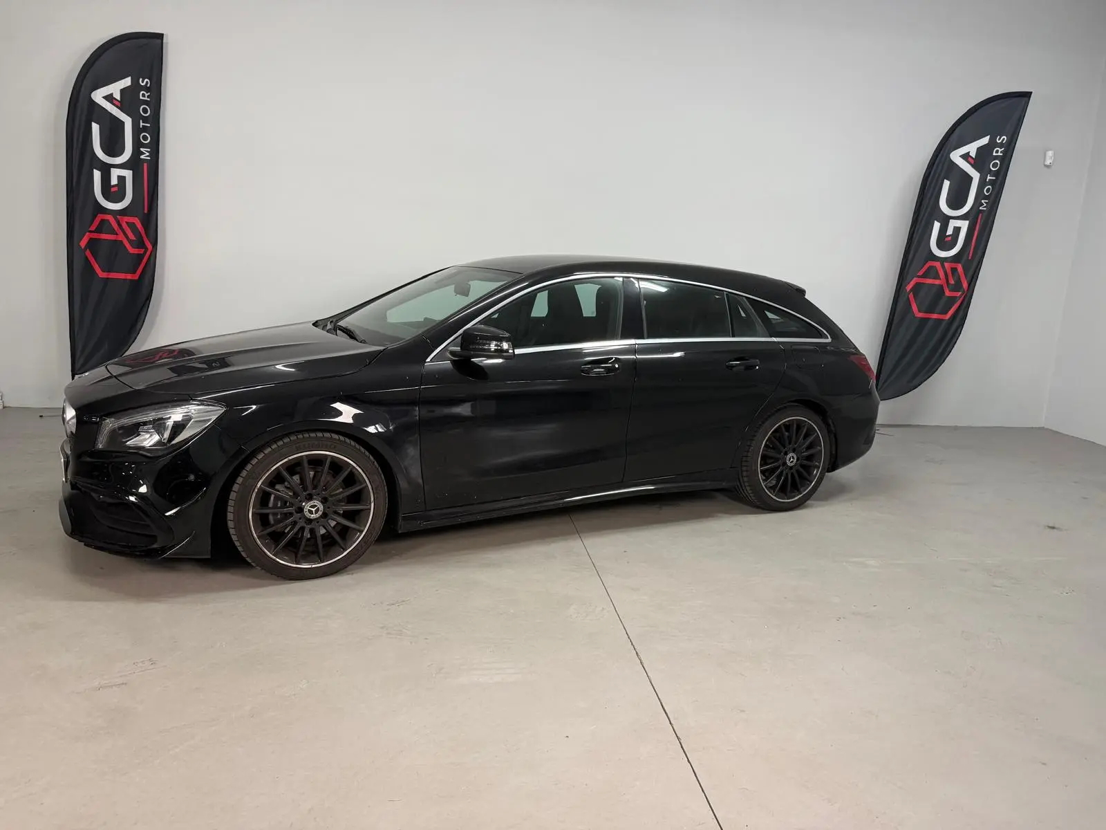 Mercedes-Benz CLA 200 d Shooting Brake AMG Line 1
