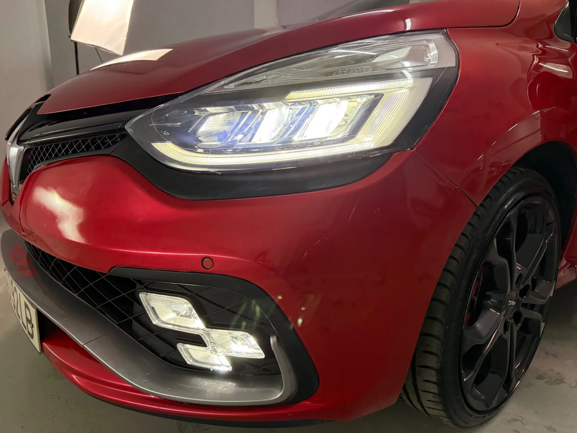 Renault Clio 1.6 T RS Trophy EDC 28