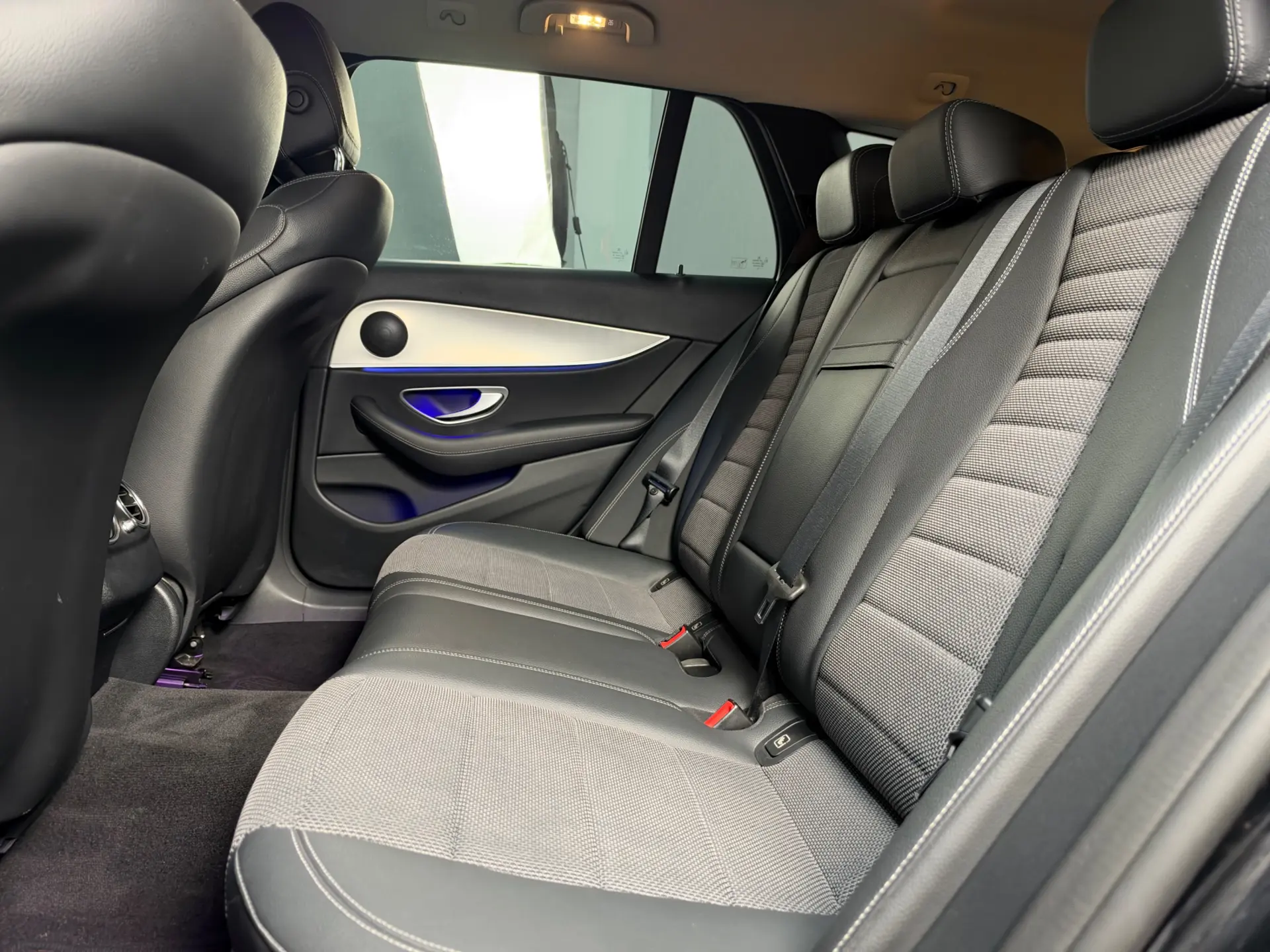 Mercedes-Benz E 300 de 4Matic 9G-TRONIC Avantgarde 17