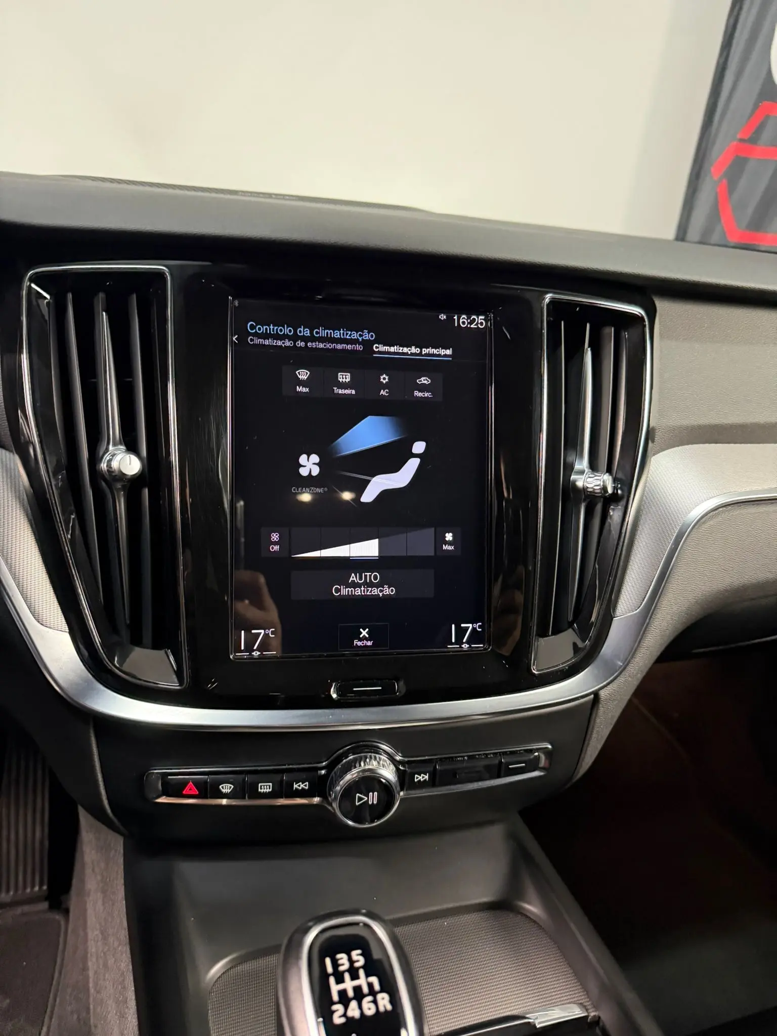 Volvo V60 2.0 D3 Inscription 9