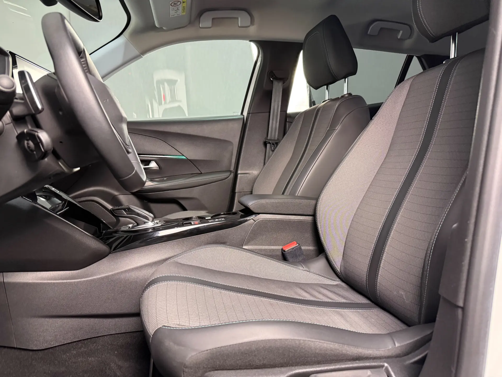 Peugeot 2008 PureTech 130 EAT8 Allure 13