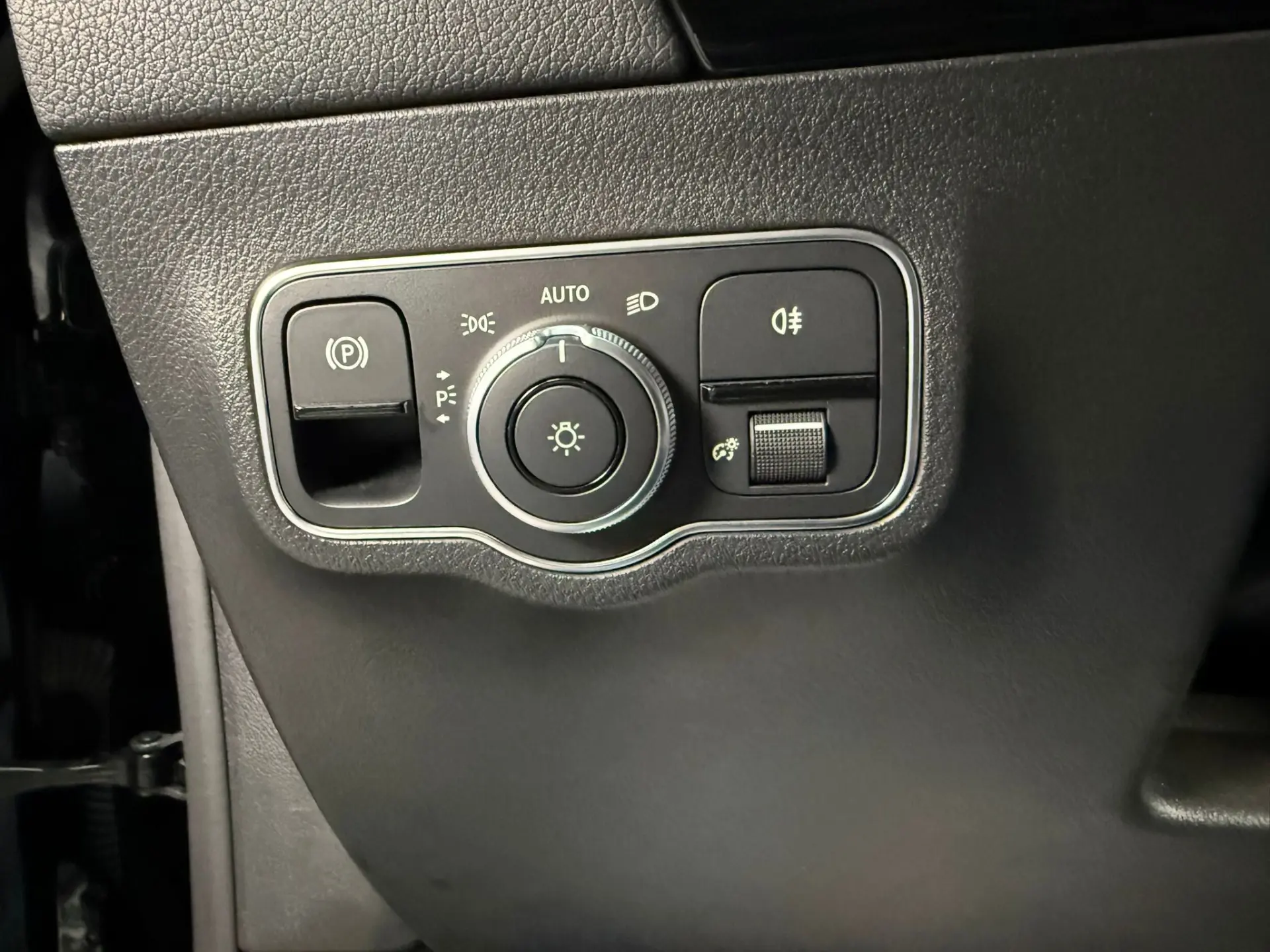 Mercedes-Benz GLA 250 e 8G-DCT AMG Line 18