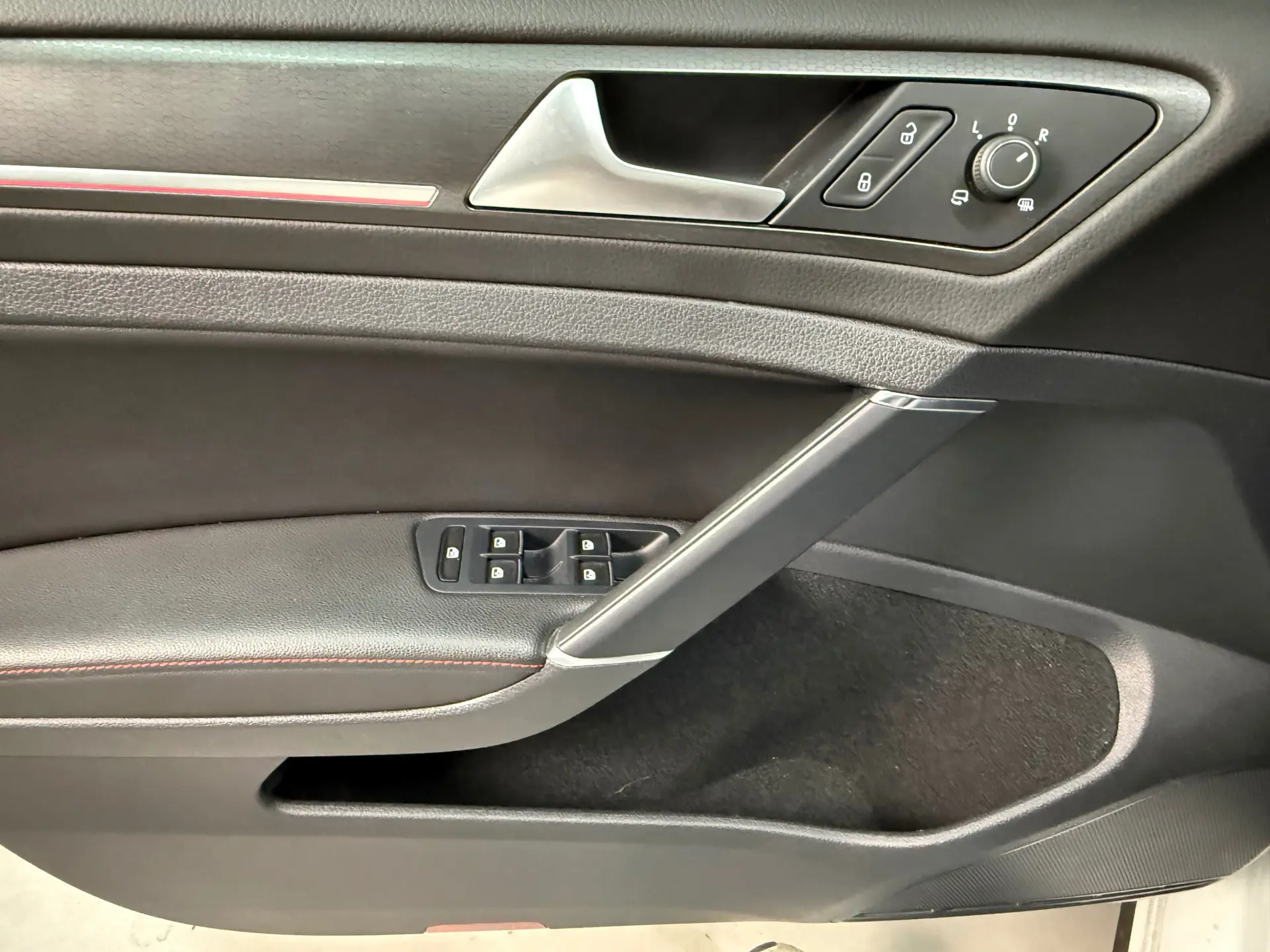 Volkswagen Golf GTI (BlueMotion ) DSG 10