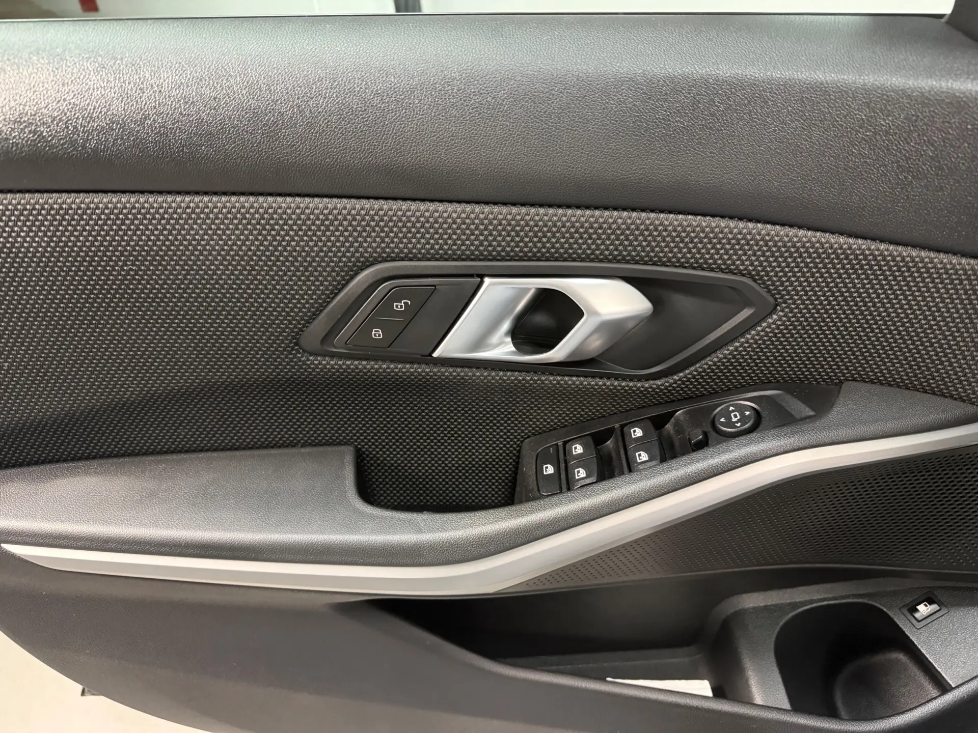 BMW 330 e iPerformance Advantage 16