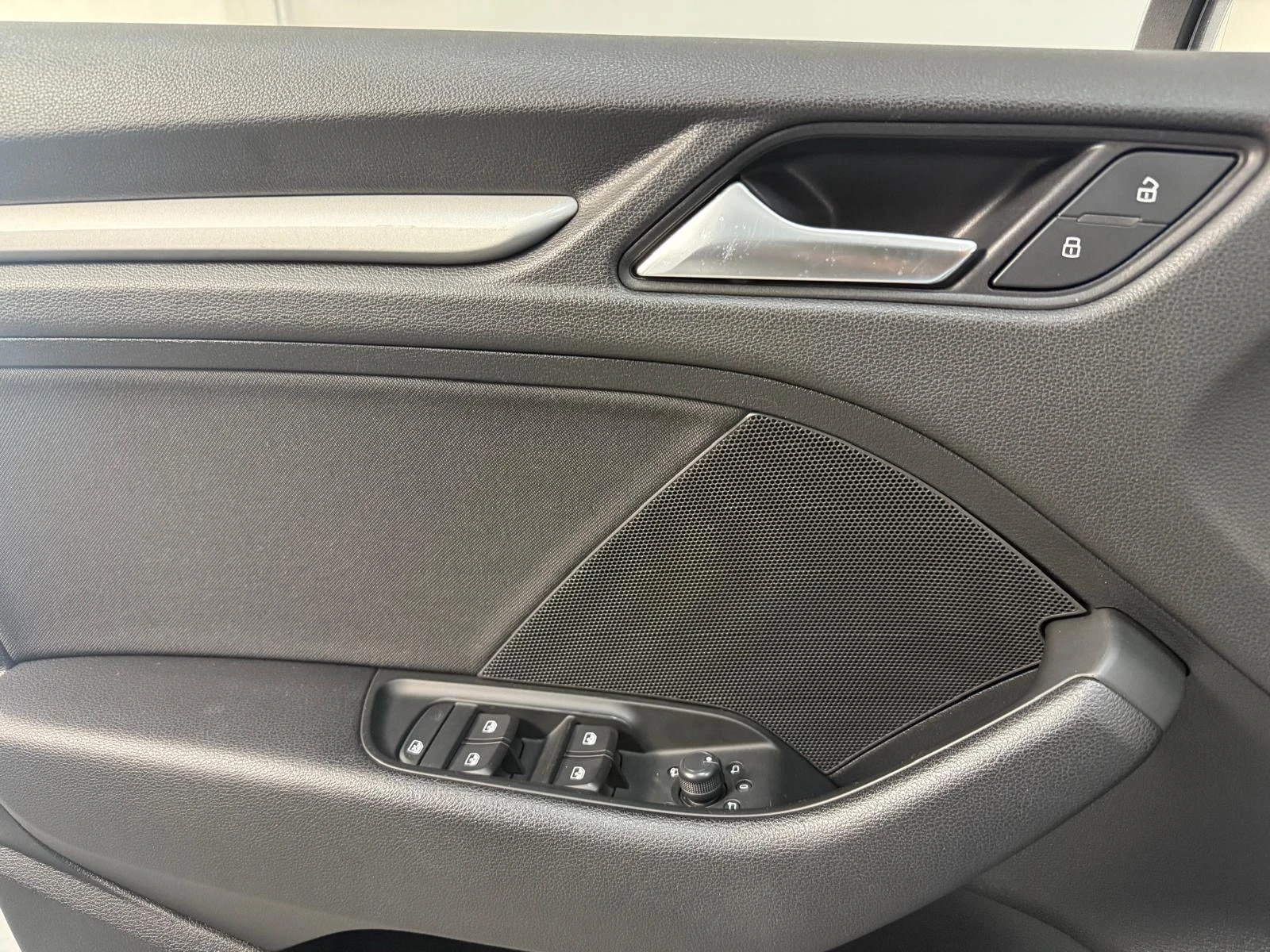 Audi A3 Limousine A3 1.6 Sport Stronic TDI 12