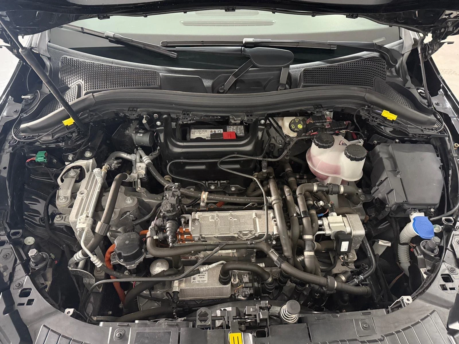 Mercedes-Benz EQA 16