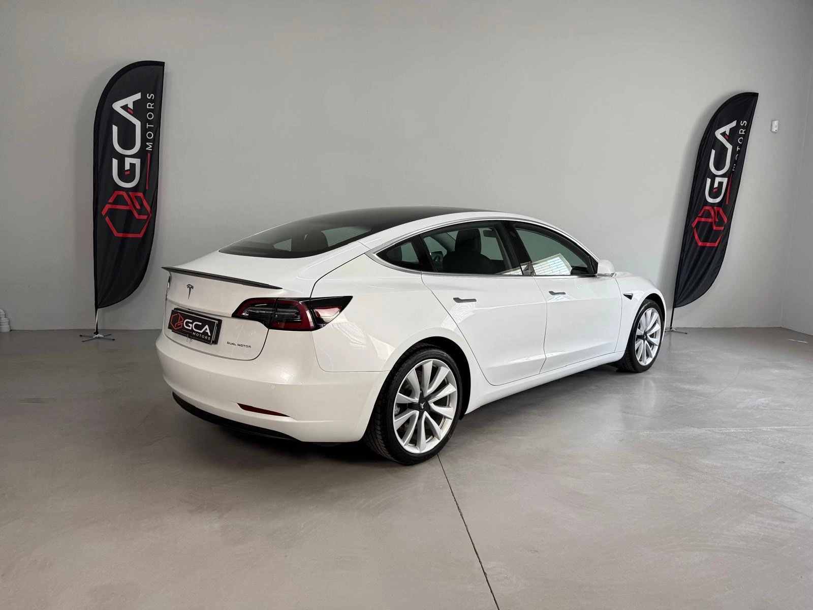 Tesla Model 3 Long Range Dual Motor AWD 4