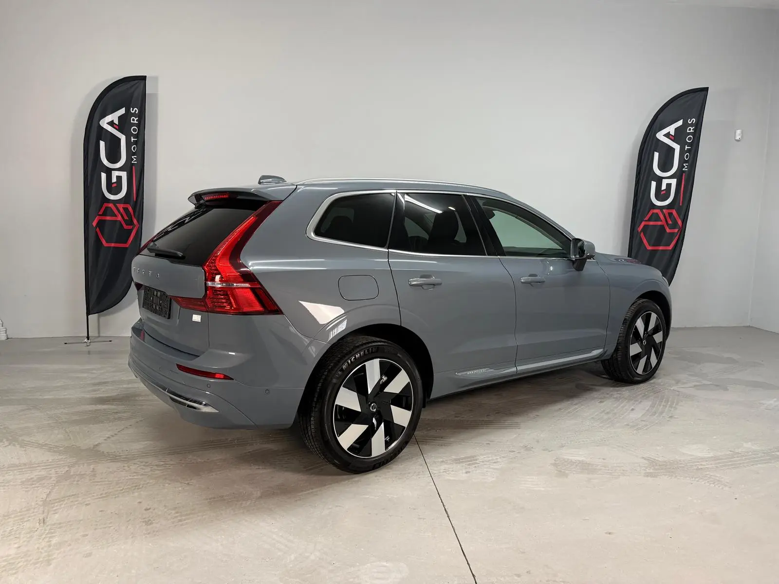 Volvo XC 60 2.0 T8 PHEV Plus Bright AWD 4