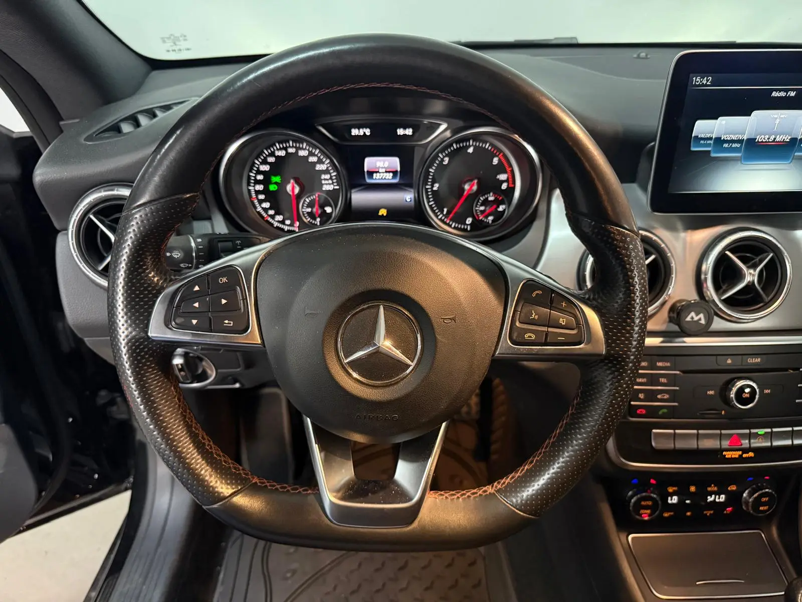 Mercedes-Benz CLA 200 d Shooting Brake AMG Line 6