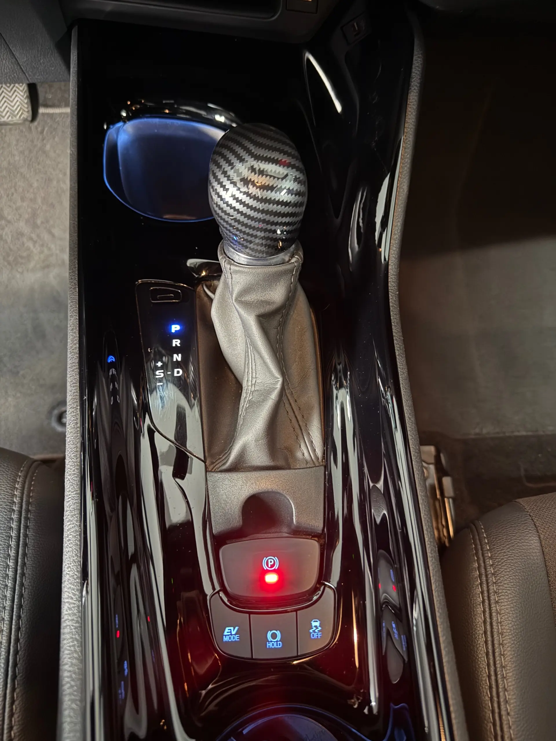 Toyota C-HR 2.0 Hybrid Square Collection 10