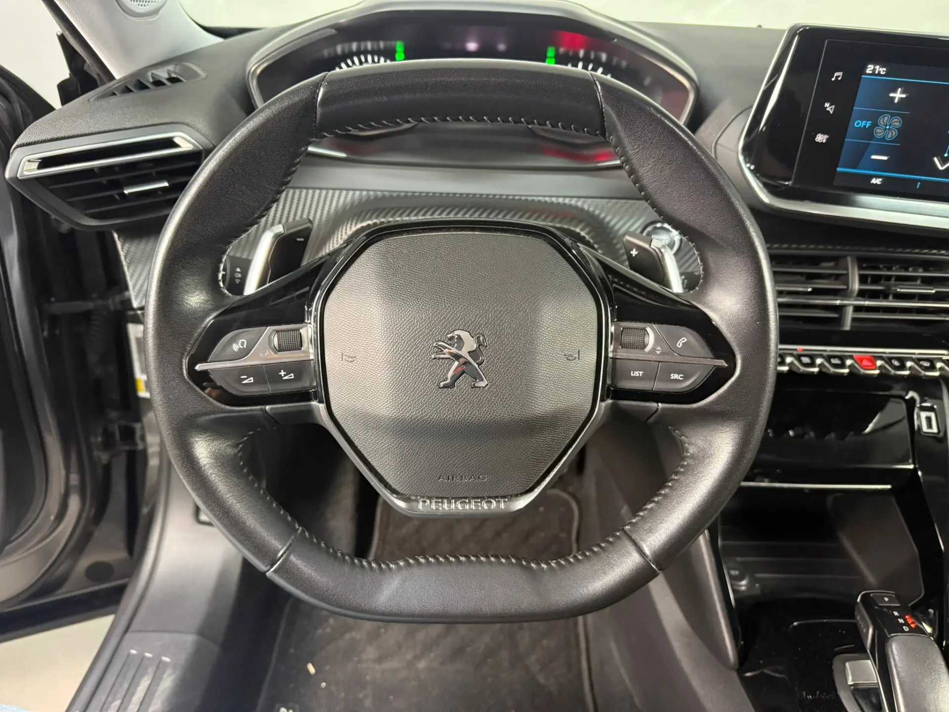 Peugeot 2008 1.5 BlueHDi Allure EAT8 6