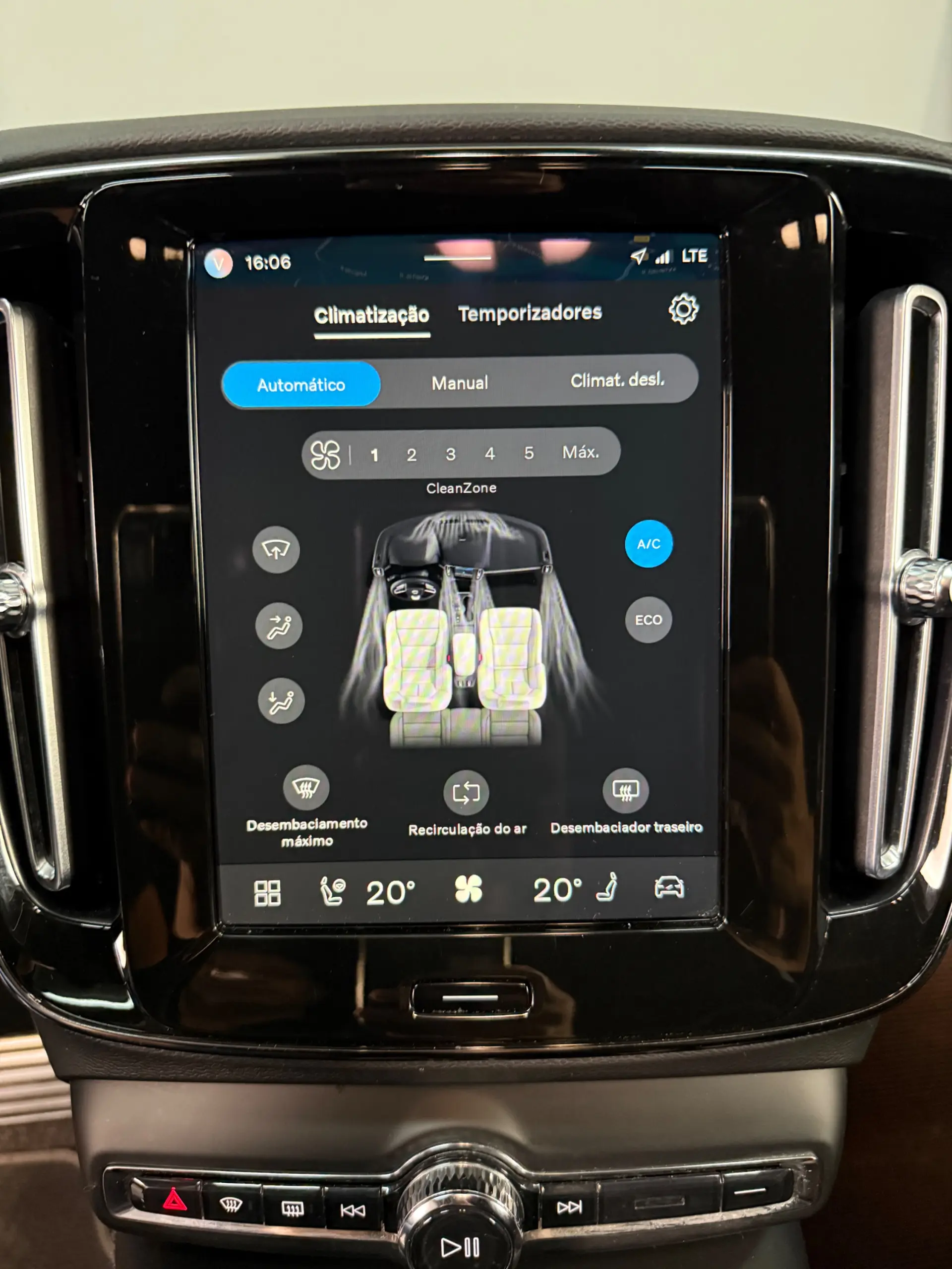 Volvo XC 40 P8 AWD Recharge RDesign 12