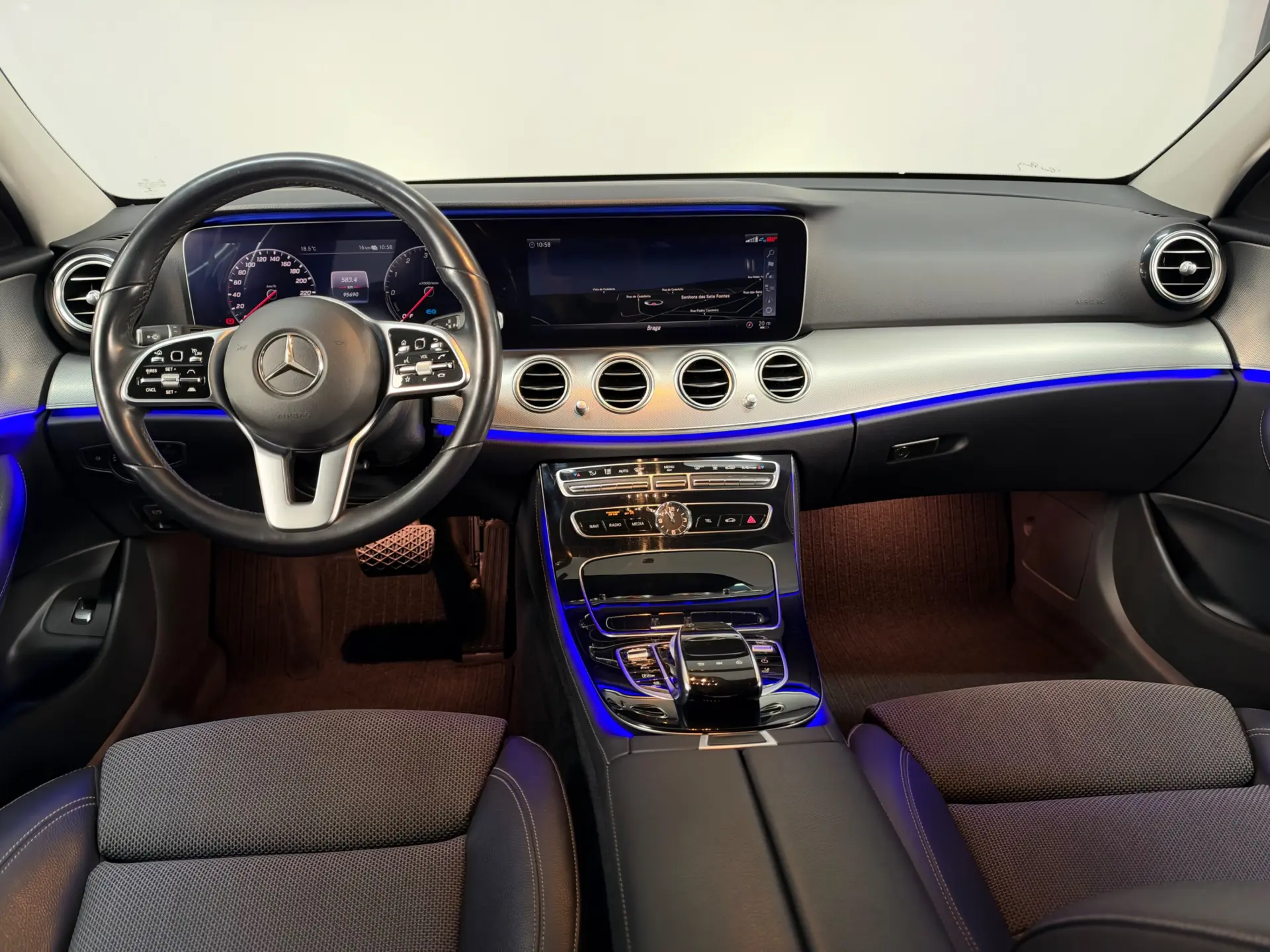 Mercedes-Benz E 300 de 4Matic 9G-TRONIC Avantgarde 18