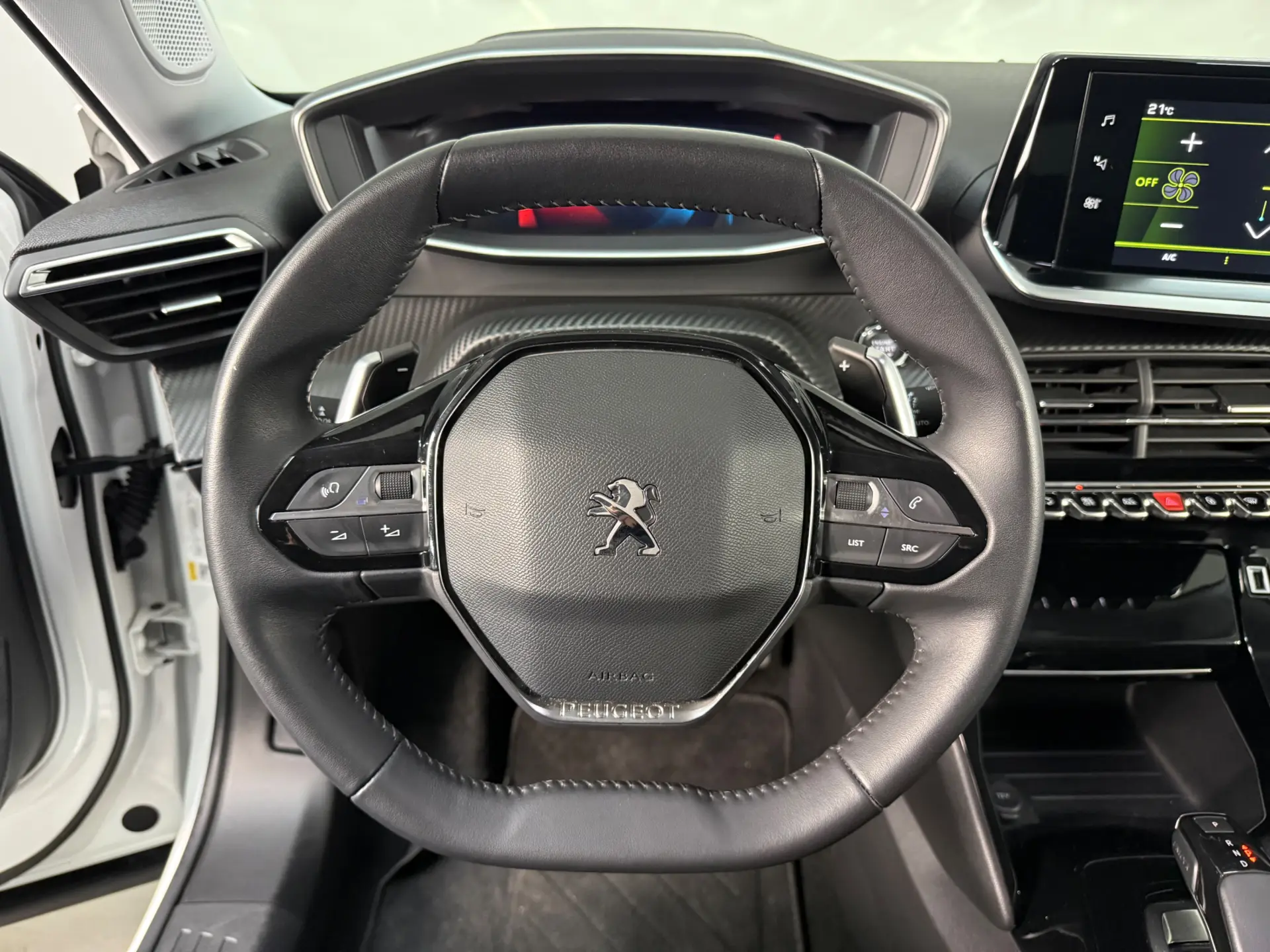 Peugeot 2008 PureTech 130 EAT8 Allure 5