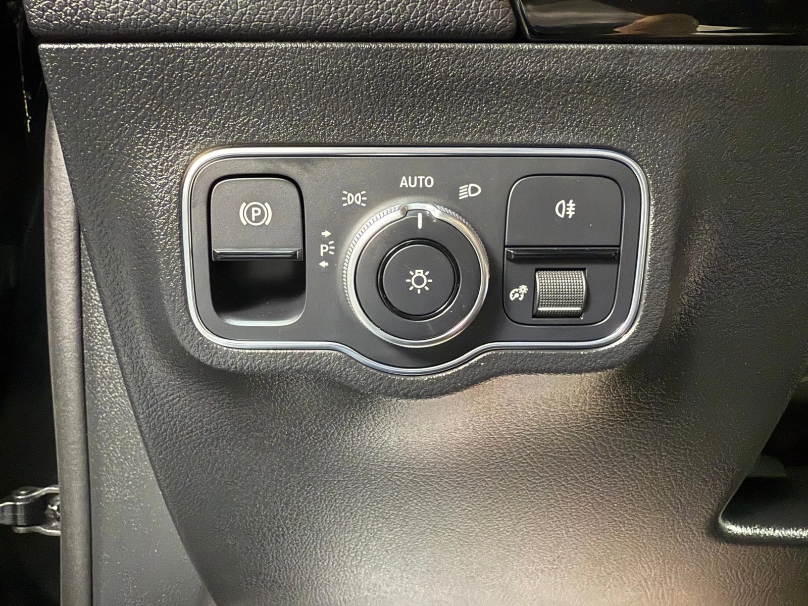 Mercedes-Benz EQA 10