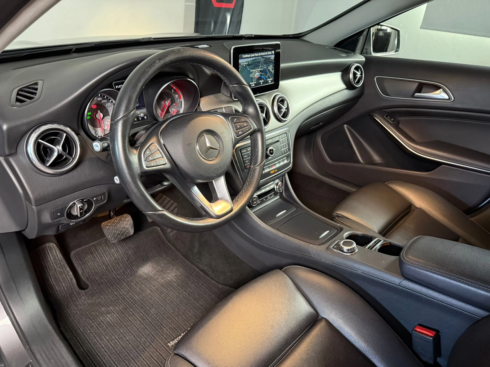 Mercedes-Benz GLA 180 180 d 12