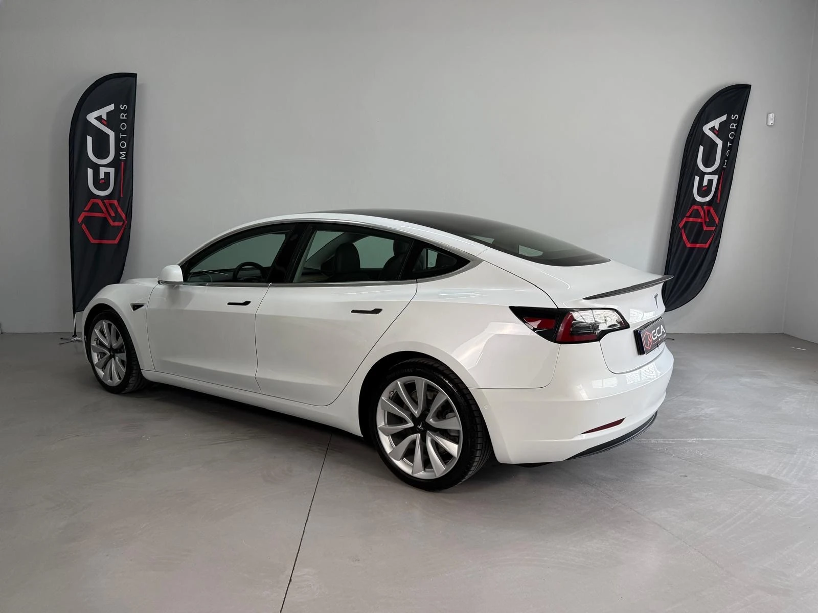 Tesla Model 3 Long Range Dual Motor AWD 3