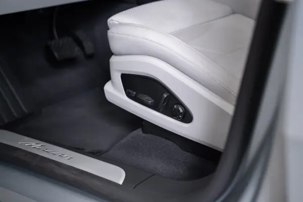 Porsche Macan Electric 17