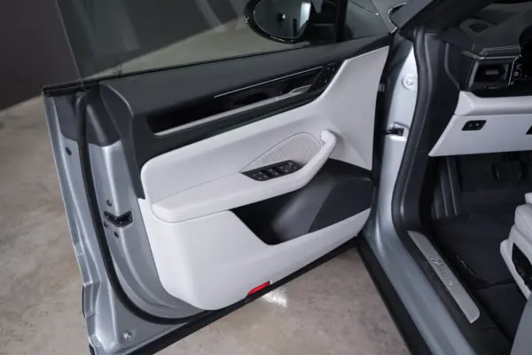 Porsche Macan Electric 14