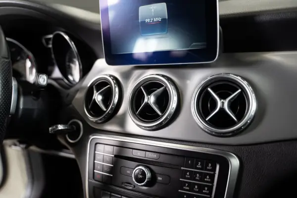 Mercedes-Benz GLA 200 AMG Line 30