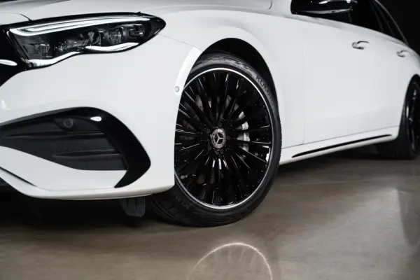Mercedes-Benz E 300 de 4Matic AMG Line 8