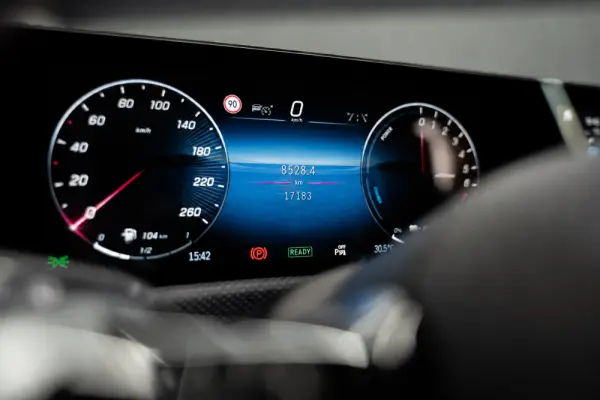 Mercedes-Benz CLA 250 e Shooting Brake AMG Line 23