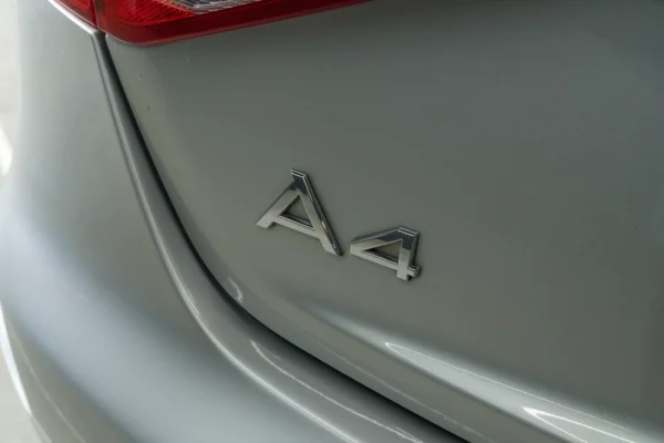 Audi A4 2.0 TDI Exclusive 7